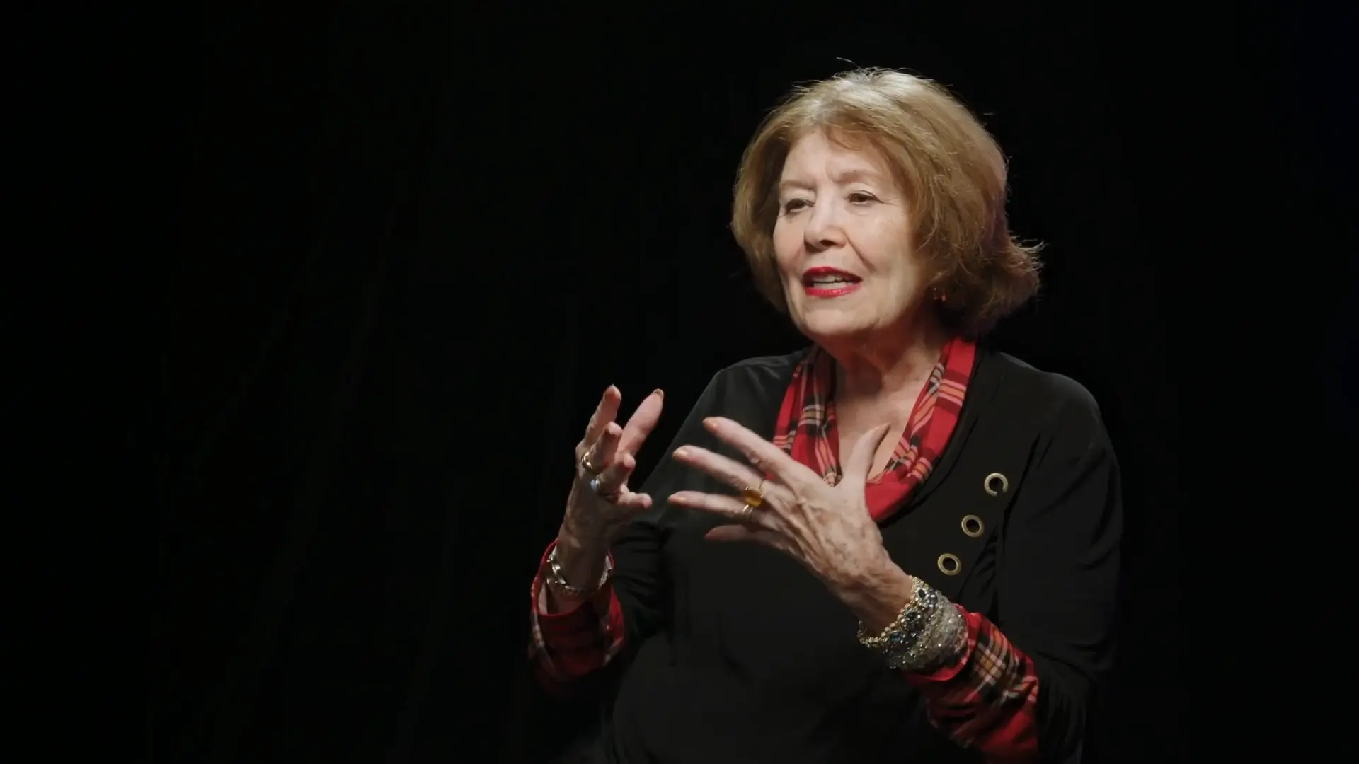 85歲的朱蒂．卡茨（Judy Katz）拒絕退休，關閉自己的公關公司轉行當代筆作家，20年創作60餘本書，收費頂尖，收入比從前更優渥。（來源：Wise & Wonderful Women with Ann Cutbill Lenane@YouTube）