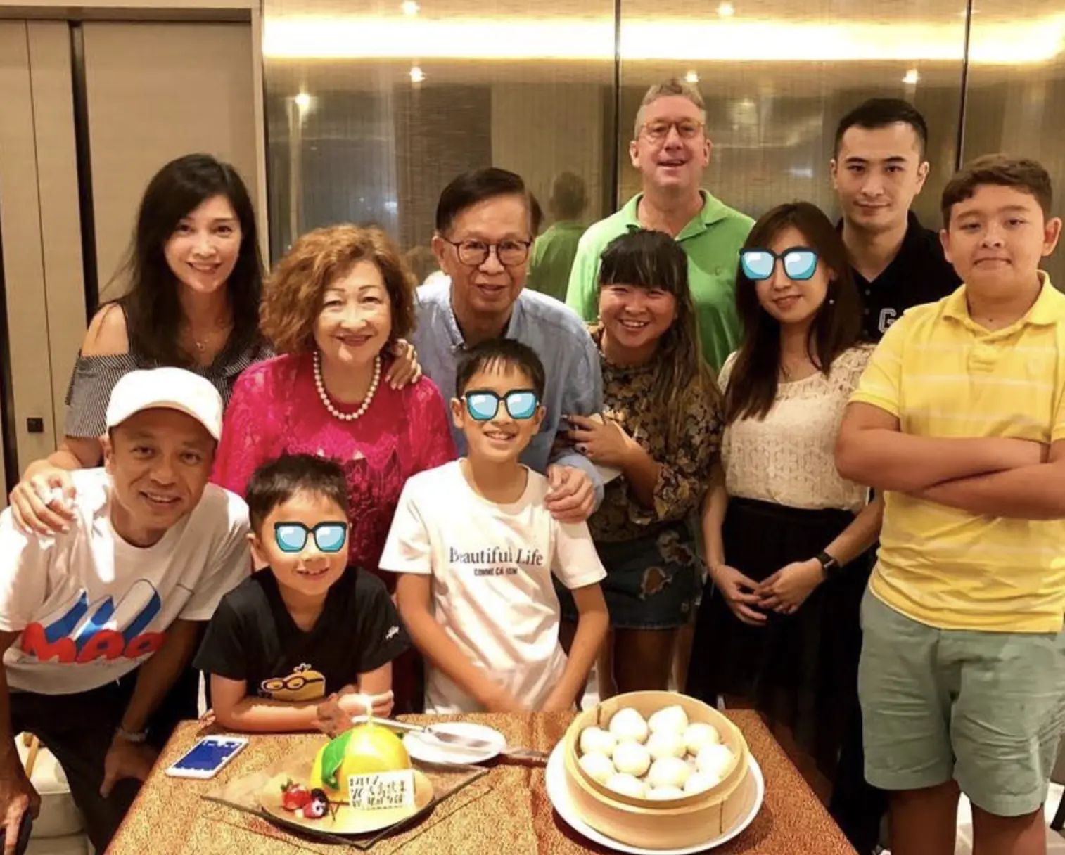 2025 年 11 月 12 日，香港娛樂圈傳出重磅消息，57 歲歌王李克勤的太太、前港姐冠軍盧淑儀，在個人社交平台轉載父親盧國輝的聲明，正式對外宣布父親與弟弟盧煜培斷絕父子關係。(圖：網絡截圖)