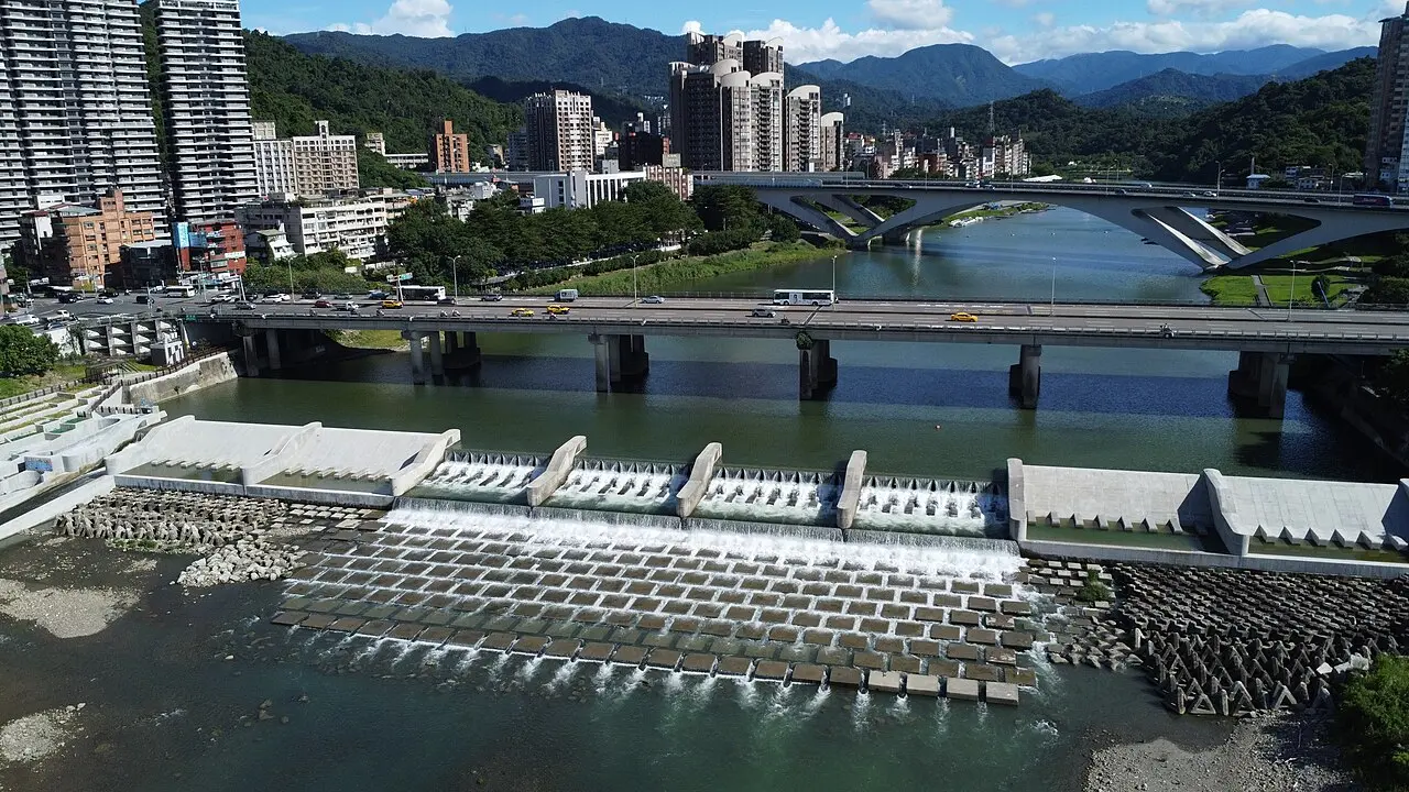台灣地區新北市的碧潭大橋（來源：wikipedia）
