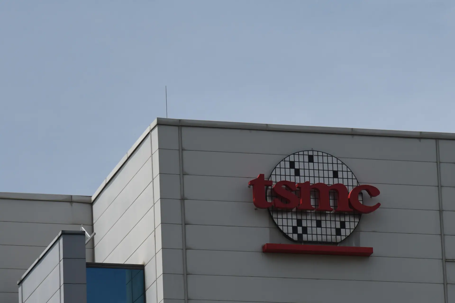 台灣最關鍵的產業核心台積電，進一步轉移到美國本土。(新華社)