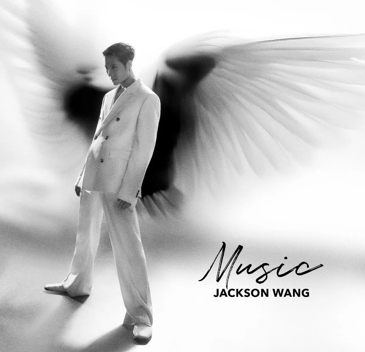 巡演計劃方面，王嘉爾預告 2026 年將啟動北美、南美巡迴演唱會，並會帶兩位欣賞的香港歌手同行，冀將香港音樂推向國際。被問及是否邀老友 Tyson Yoshi，他則賣關子稱「講出來就沒驚喜」，僅透露是「好朋友」。(圖：Jackson Wang@FB)