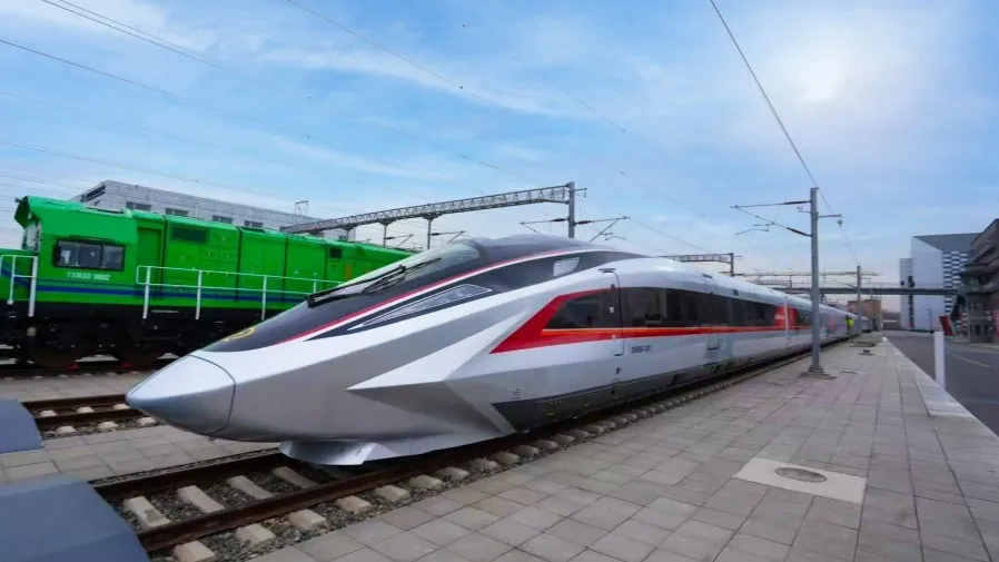 全球最快時速450公里高鐵明年投入營運的封面圖片