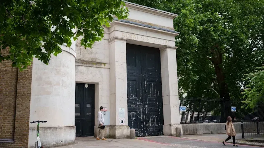 英國軍情五處（MI5）和軍情六處（MI6）開綠燈！中國駐英「超級大使館」將获批　施紀賢明年 1 月訪華的封面圖片