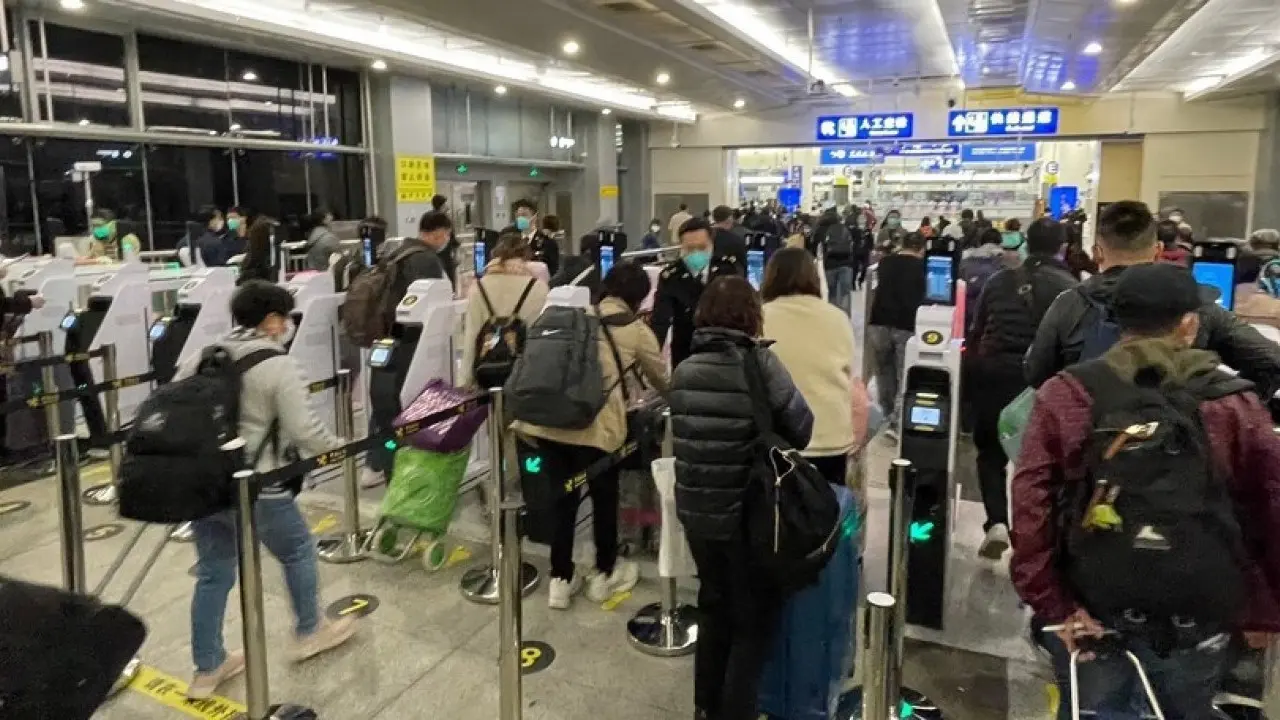 中國疾控中心1月7日通報，近期門急診流感樣病例中，鼻病毒檢測陽性率明顯上升，南方多省份檢出比例僅次於流感病毒，已成為主流呼吸道病原之一，北上往來人士需提高警惕。(圖片：網絡截圖)