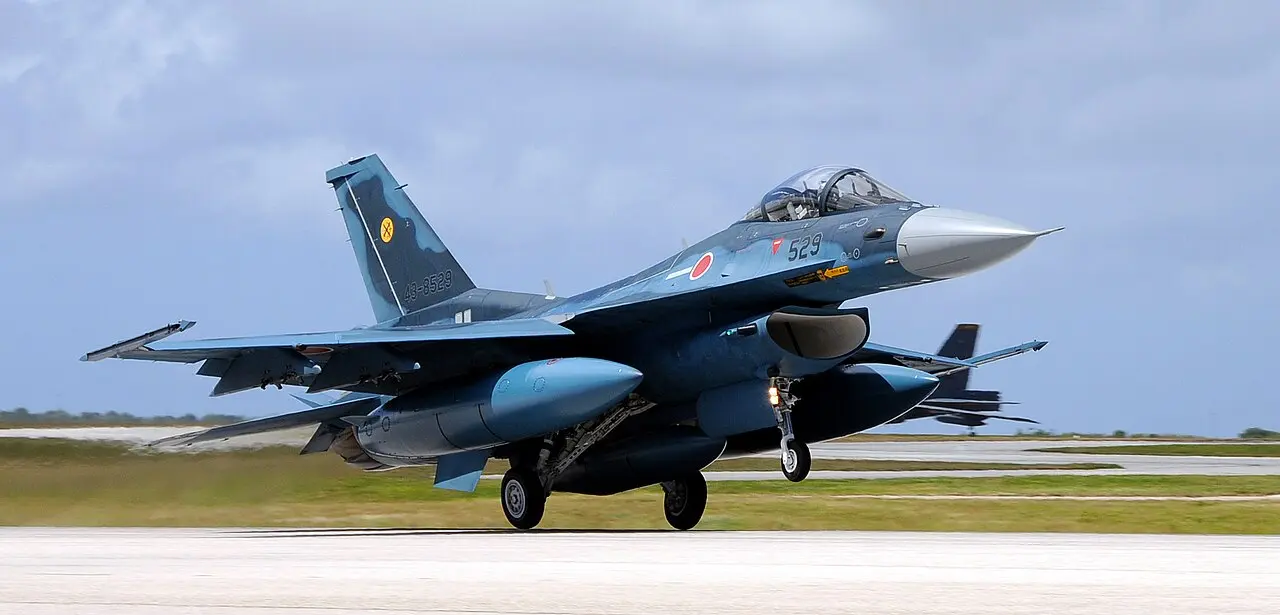 日本航空自衛隊 F-2 戰鬥機。 (維基百科)