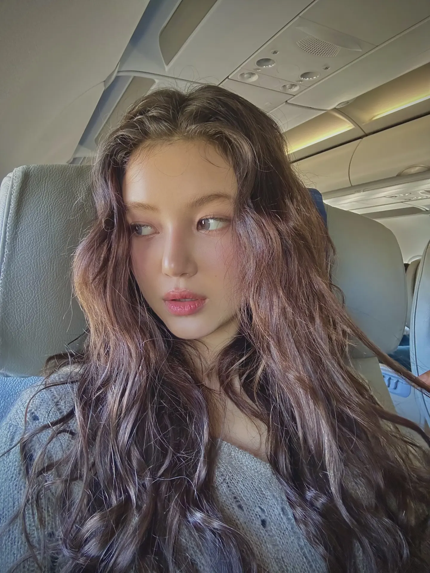 此次ADOR單獨與Danielle解約的決定，也在韓國演藝圈掀起爭議。外界質疑，NewJeans全員當初採取相同的法律行動，如今公司僅針對Danielle一人解除合約，這種選擇性處分恐有「報復性解約」之嫌。(圖：NewJeans@X)