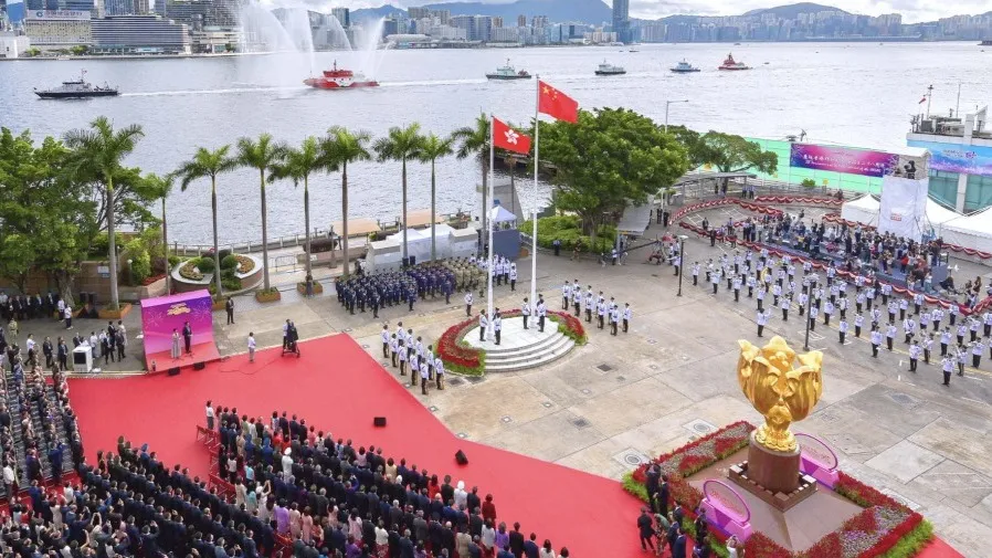 國慶 77 周年｜10 月 1 日香港國慶優惠懶人包 港鐵抽 7.7 萬電子車票、戲院戲票半價的封面圖片