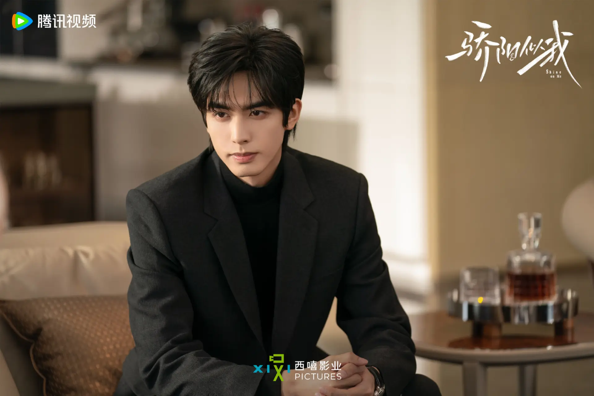 選角貼合度成為劇集一大亮點。宋威龍的「禁欲系」長相與林嶼森的清冷理智形象高度契合，將角色經歷挫折後的溫和與擔當演繹得恰到好處。(圖：驕陽似我@微博)