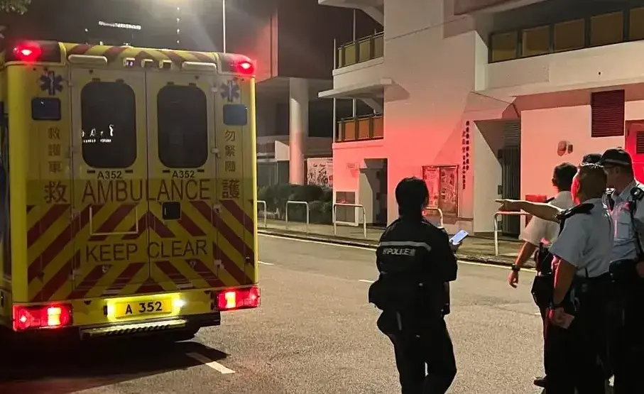 救護員隨即為崔司機進行現場包紮，並將其送往東區尤德夫人那打素醫院接受進一步治療，其神志清醒。(圖：網絡翻攝)