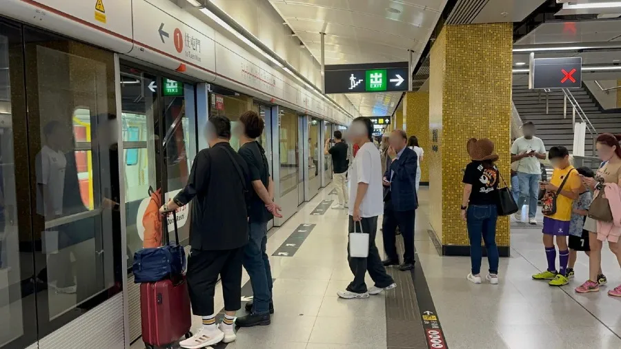 內地旅客見港人地鐵「滴滴聲後登車」驚呆:為何他們如此淡定?換我不敢動的封面圖片