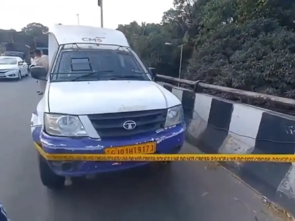 印度班加羅爾（Bangalore）19日中午發生離奇劫案，5、6名劫匪偽裝印度央行官員，駕貼「印度政府」標識的SUV攔截運鈔車，30分鐘內劫走7.11億盧比，並帶走DVR毀證據，警方正調查是否有內鬼。（來源：網絡）