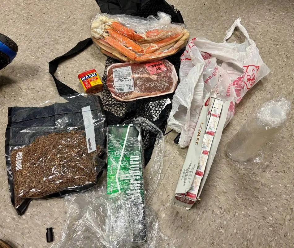 聖誕老人闖監獄？無人機空投牛排大麻竟被截獲！（來源：南卡羅萊納州懲教部門（SCDOC）/X平台）