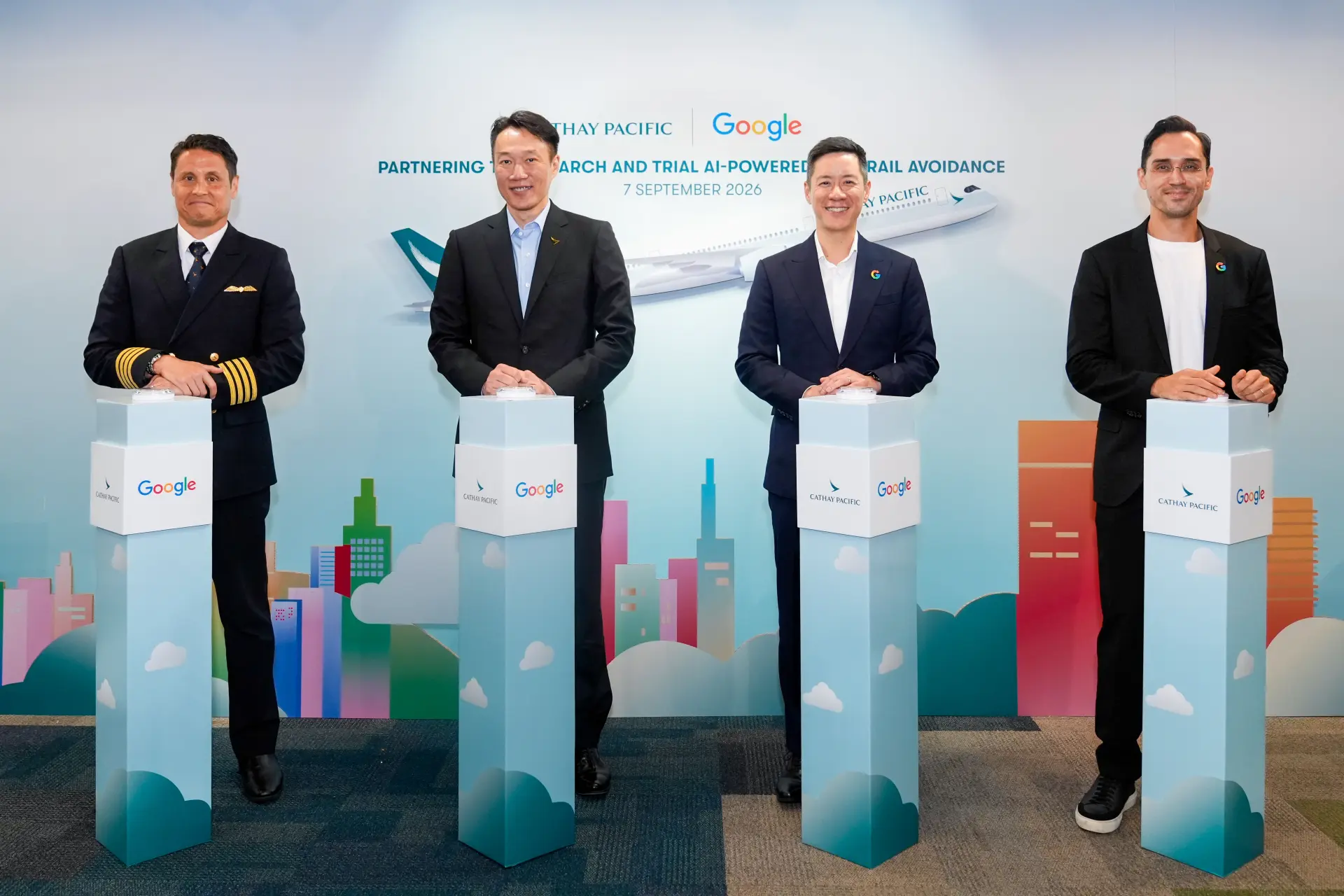 國泰是Google在亞太區首個合作試行此技術的商業航空公司，也是全球首家在超長途航班測試相關技術的航空公司。 對香港來說，這類嘗試同樣重要。 未來航空樞紐的競爭，已不只是比航站樓面積、跑道數目或轉機時間，也要比數據能力、減碳方案、營運效率與新技術的商業化能力。(圖：國泰航空)