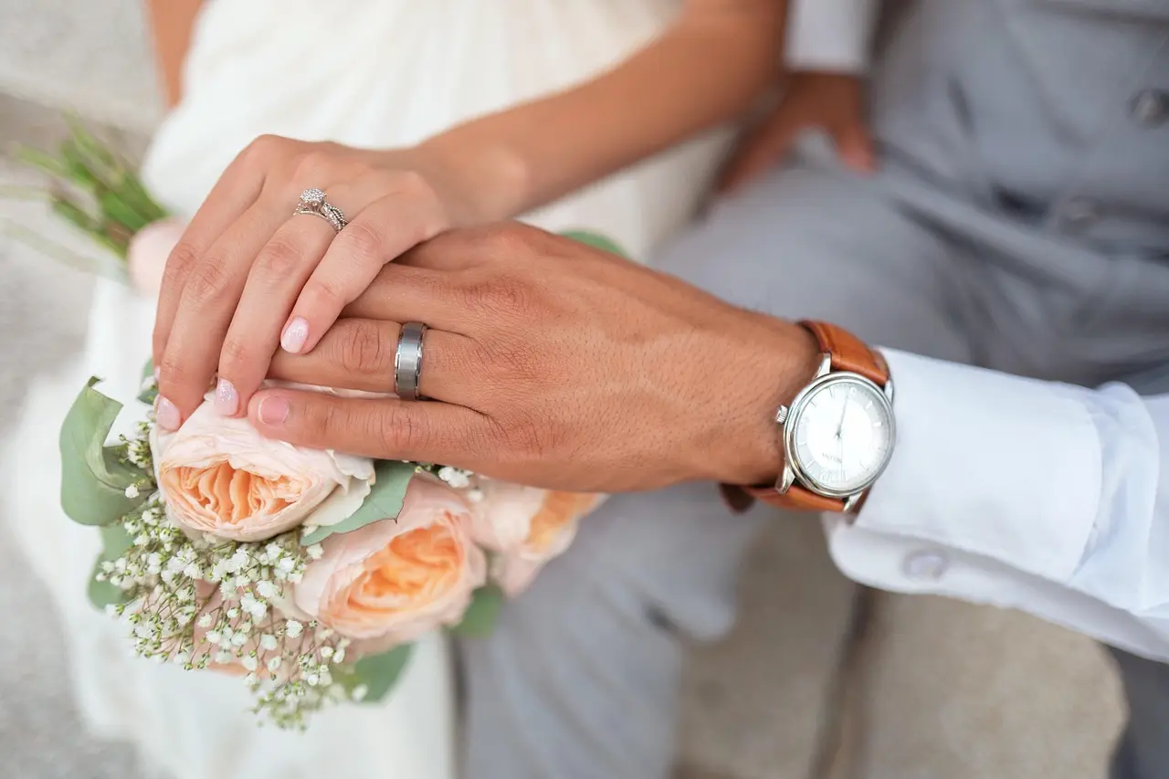 美國最新研究顯示，未婚者罹癌風險顯著高於曾結婚者，女性最高增83%，學者解析成因，也點出社會制度對未婚者的偏見與困境。（示意圖來源：pixabay）