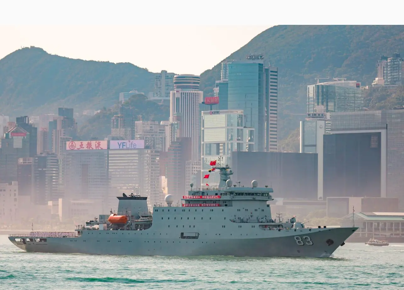 舷號為「83」的戚繼光艦，是中國自主設計建造的大型海軍專業訓練艦 港台