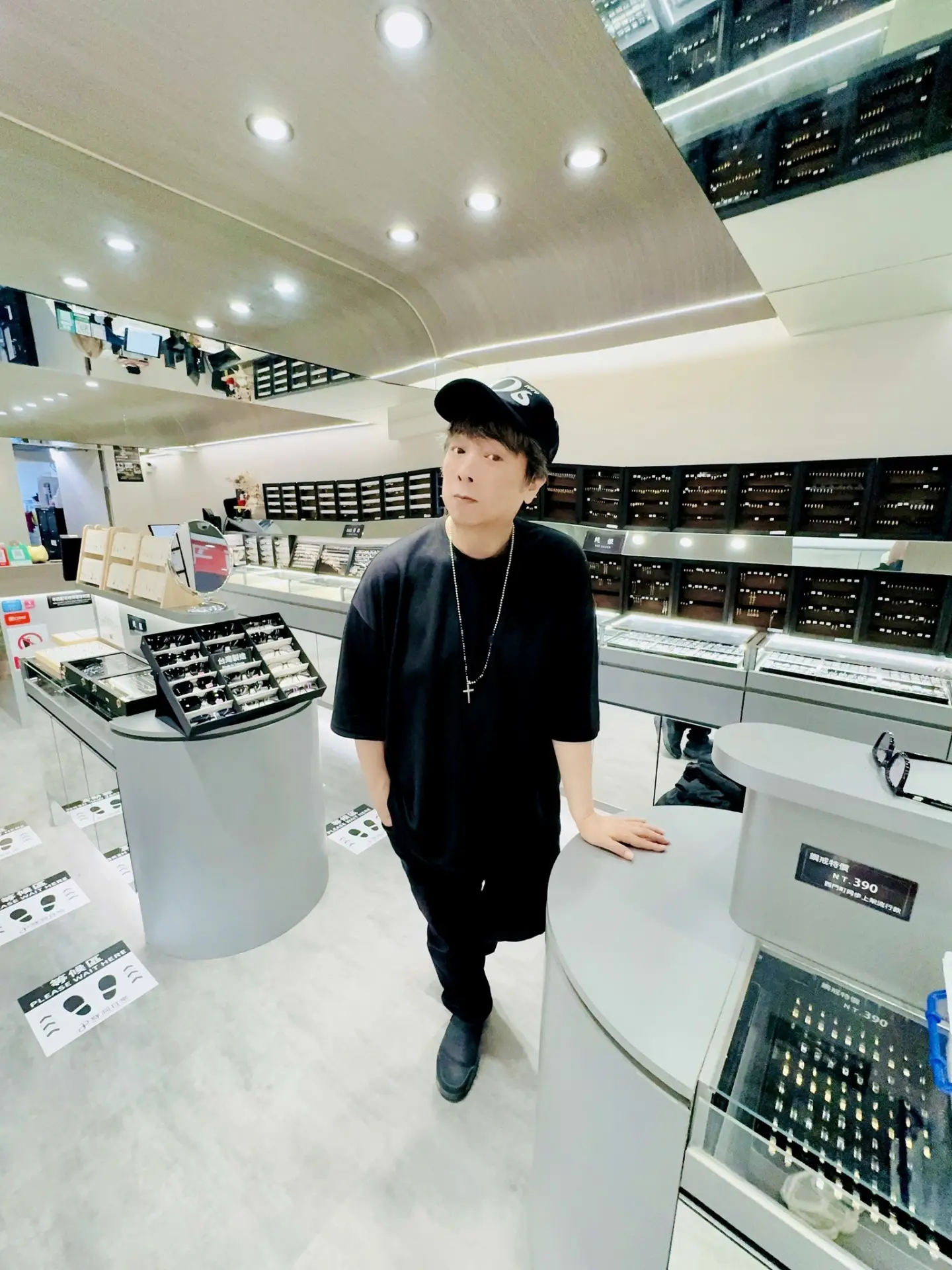 曹西平在離世當日（29日）凌晨仍於臉書發文，字裡行間充滿對生活的執著與通透。他在文中寫道，有責任感的人才會感到焦慮，因為做事總是認真、拚命，「因為你知道你不是一個人而活，是你身旁很多人需要一起活，大家需要一起賣命向前行沒有藉口的，也偷懶不得。」(圖：曹西平的粉絲愛團@FB)