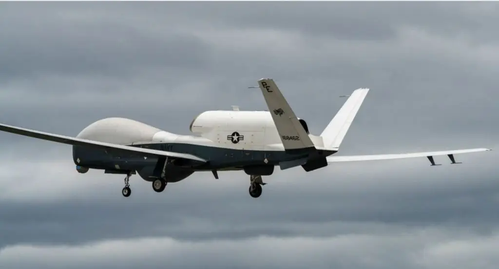 盛傳美國海軍MQ-4C「海神」（Triton）無人偵察機在荷莫茲海峽上空遭伊朗擊落。（五角大廈國防視覺資訊發布服務單位/DVIDS）