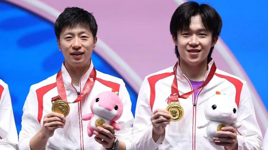 十五運乒乓男團決賽：馬龍率北京奪金 成就全運大滿貫 老將擁抱看哭網友的封面圖片