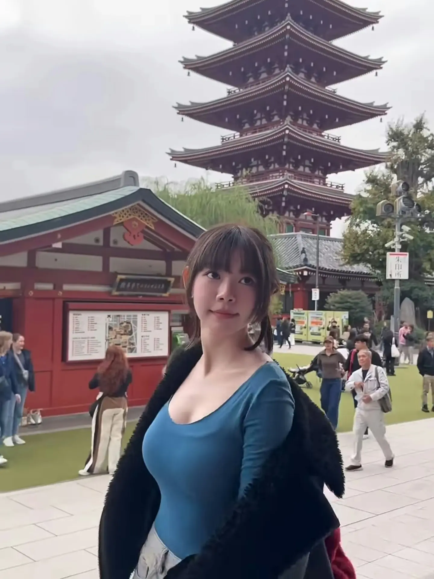 這輯遊日福利帖文迅速引爆網絡，大批網民紛紛留言大讚：「很漂亮，這身材真的絕了！」「女神超美，身材太完美了」「明禎好可愛，戀愛了戀愛了」。​(圖：minchen333@IG)