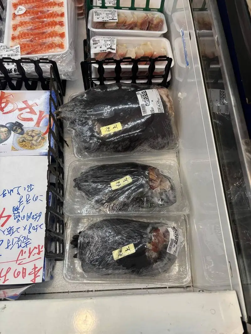 日本超市竟賣帶毛熊掌？標價5萬5日圓嚇傻網友！（來源：Threads）