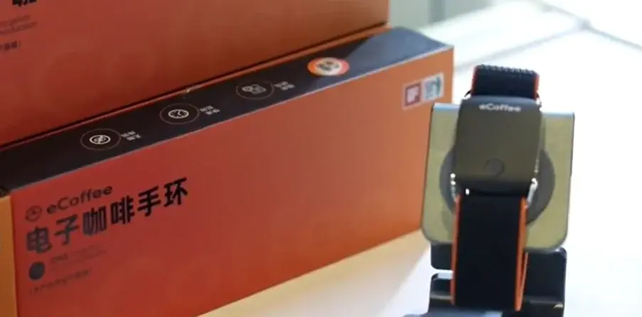 緬北電擊同款？打工人的電子咖啡手環，是科技救星還是自虐鐐銬？（來源：小紅書）