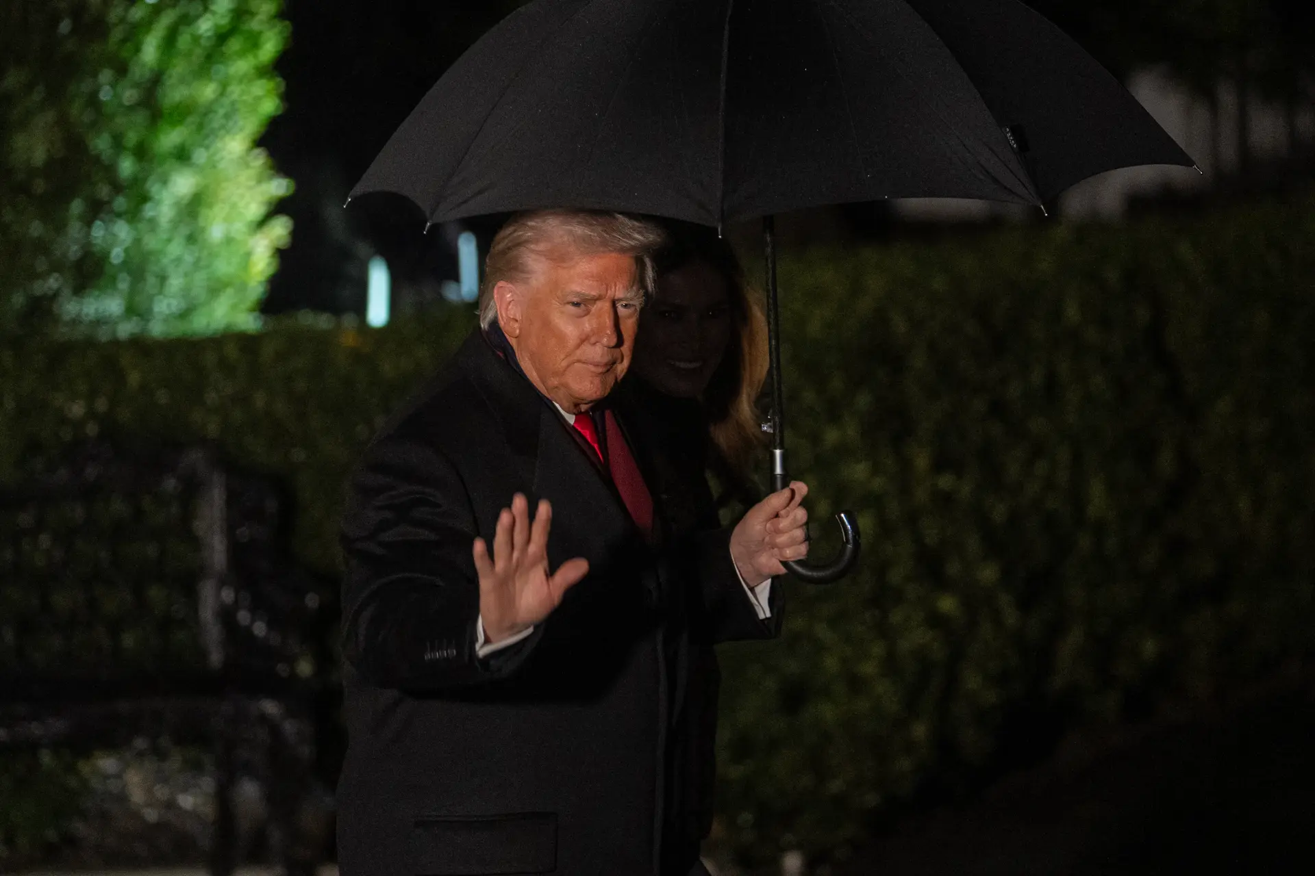 美國自2018年起對中國發動的所謂「科技戰」，尤其針對高端半導體產業、對華為與中興等企業實施的戰略制裁，已不再是單純的貿易衝突，而是一種典型的「卡脖子」式致命打擊。(圖：新華社)