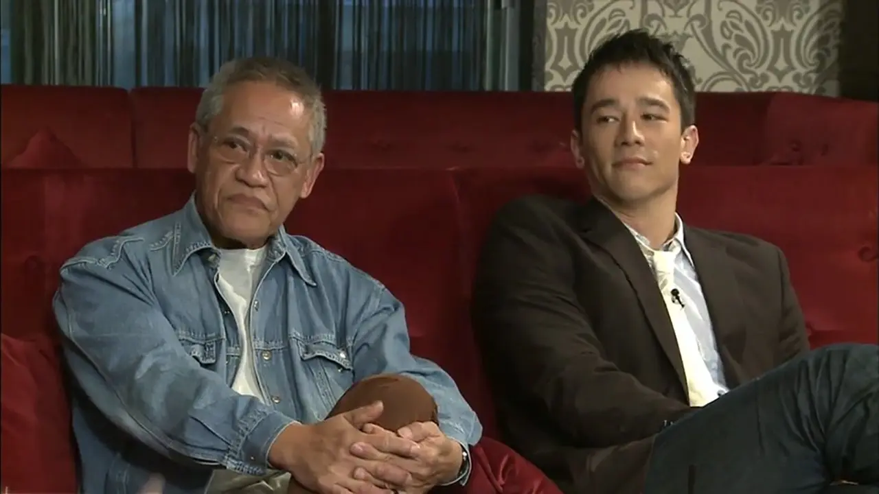 吳嘉龍（Carl）的父親是已故一代笑匠吳耀漢，母親Susan則是英國人，獨特的混血血統讓他擁有立體深邃的五官。約2000年，吳嘉龍正式加入娛樂圈，出道初期定位為catwalk模特兒，憑藉高大靚仔的外形、出眾的氣質，經常活躍於各大時裝品牌活動現場。(圖：網絡截圖)