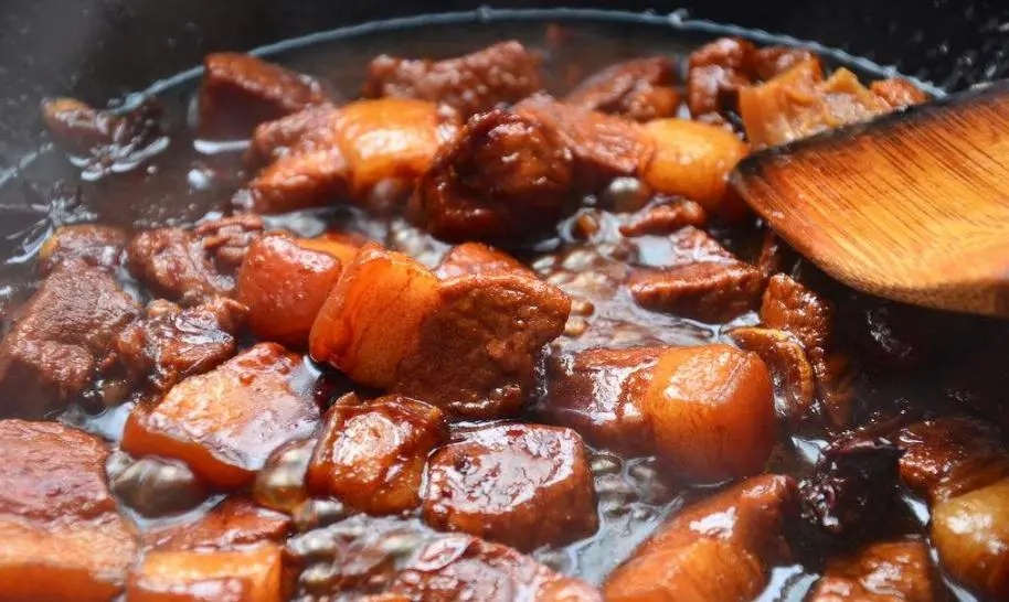 燉牛肉、五花肉煮1小時還嚼不動，不用高壓鍋，加顆山楂或一塊蘿蔔就行。（來源：images）