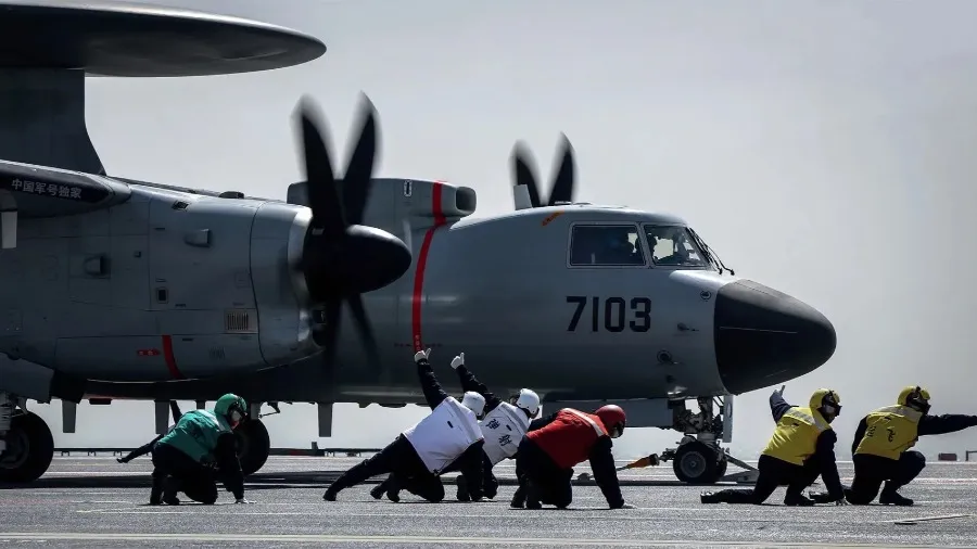 福建號彈射戰機的聯想:磁軌砲、雷射與美軍福特號航母的封面圖片