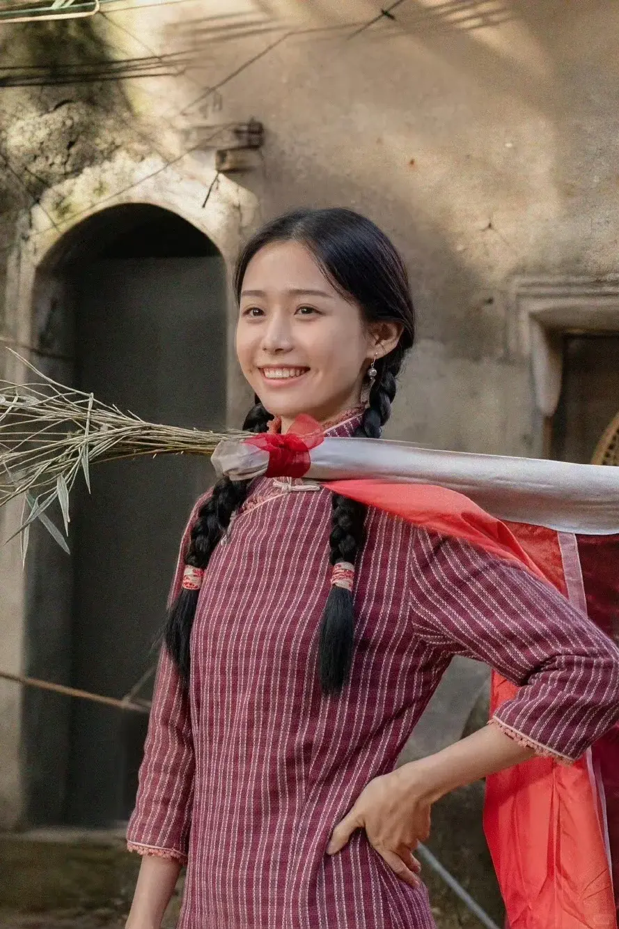 憑《給阿嬤的情書》淑柔一角爆紅的素人演員王曉慧，遭網友曝光早已隱婚育娃，2024年末已舉辦婚禮，其淡泊演藝圈的選擇，背後藏著不為人知的家庭原因。（來源：網絡）