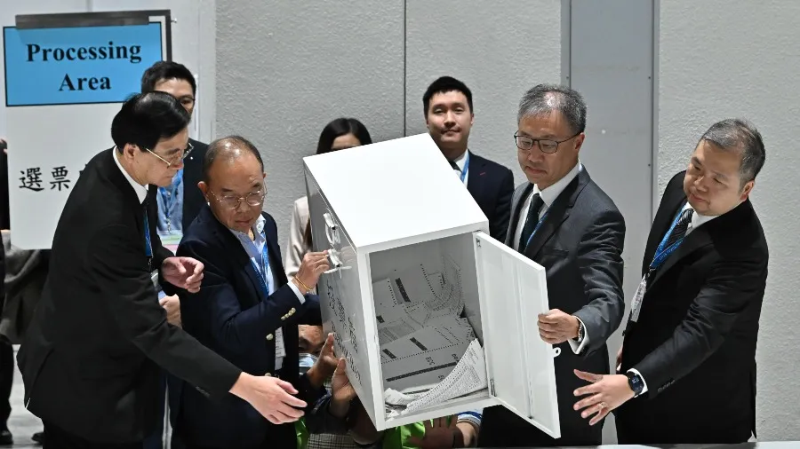 立法會選舉2025｜地方直選投票率31.9%　131.7萬人投票　新界西南選區投票率居首的封面圖片