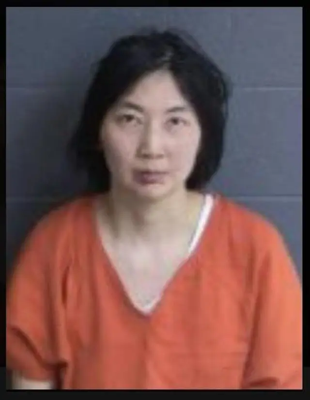 37 歲疑兇張夢琪（Mengqi「Mona」Zhang，音譯）涉嫌斬死 79 歲家姑，面臨謀殺等嚴重控罪。（阿姆斯特朗縣監獄圖片）