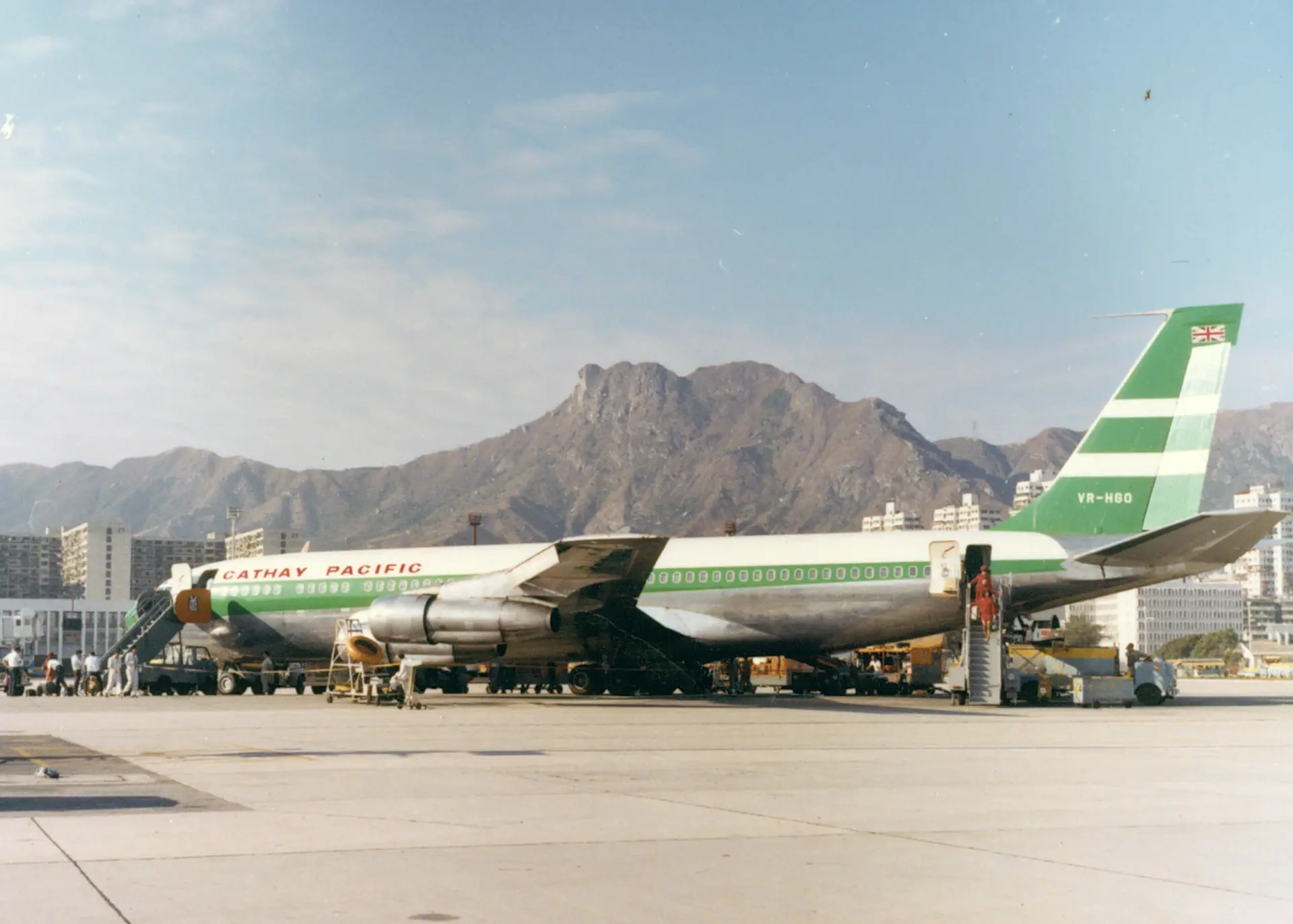 林紹波在揭幕禮上動情地表示，這復古塗裝正是為了勾起人們的美好回憶，尤其是那些曾在啟德機場搭乘國泰航空的旅客。 這番話，無疑道出了許多如我一般的香港遊子的心聲。(圖：國泰航空)