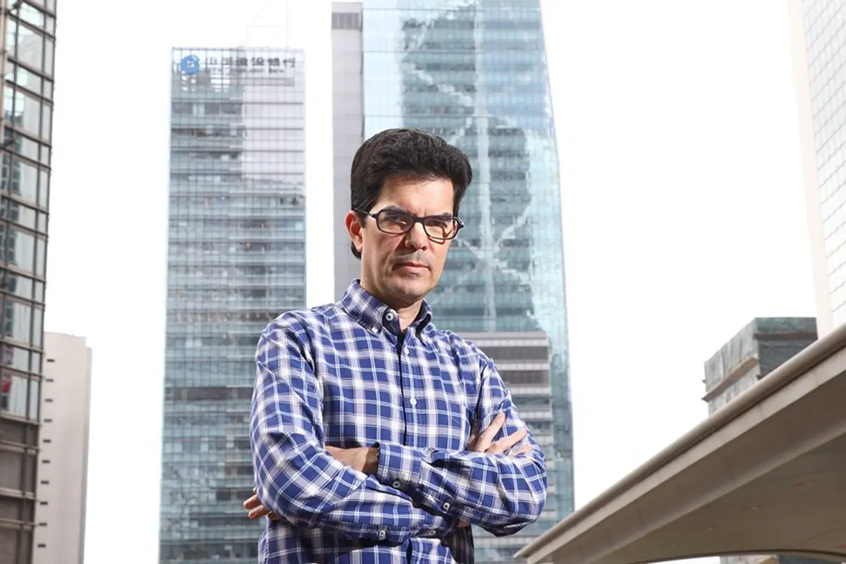 David Webb的離世引發香港金融界廣泛緬懷。港交所表示深感悲痛，港交所主席唐家成形容他為人正直熱忱，支持香港市場長期可持續發展及誠信，衷心感謝其作出的重要貢獻，相信他的精神必將在香港金融界長存不朽，繼續啟迪後人。(圖：網絡截圖)