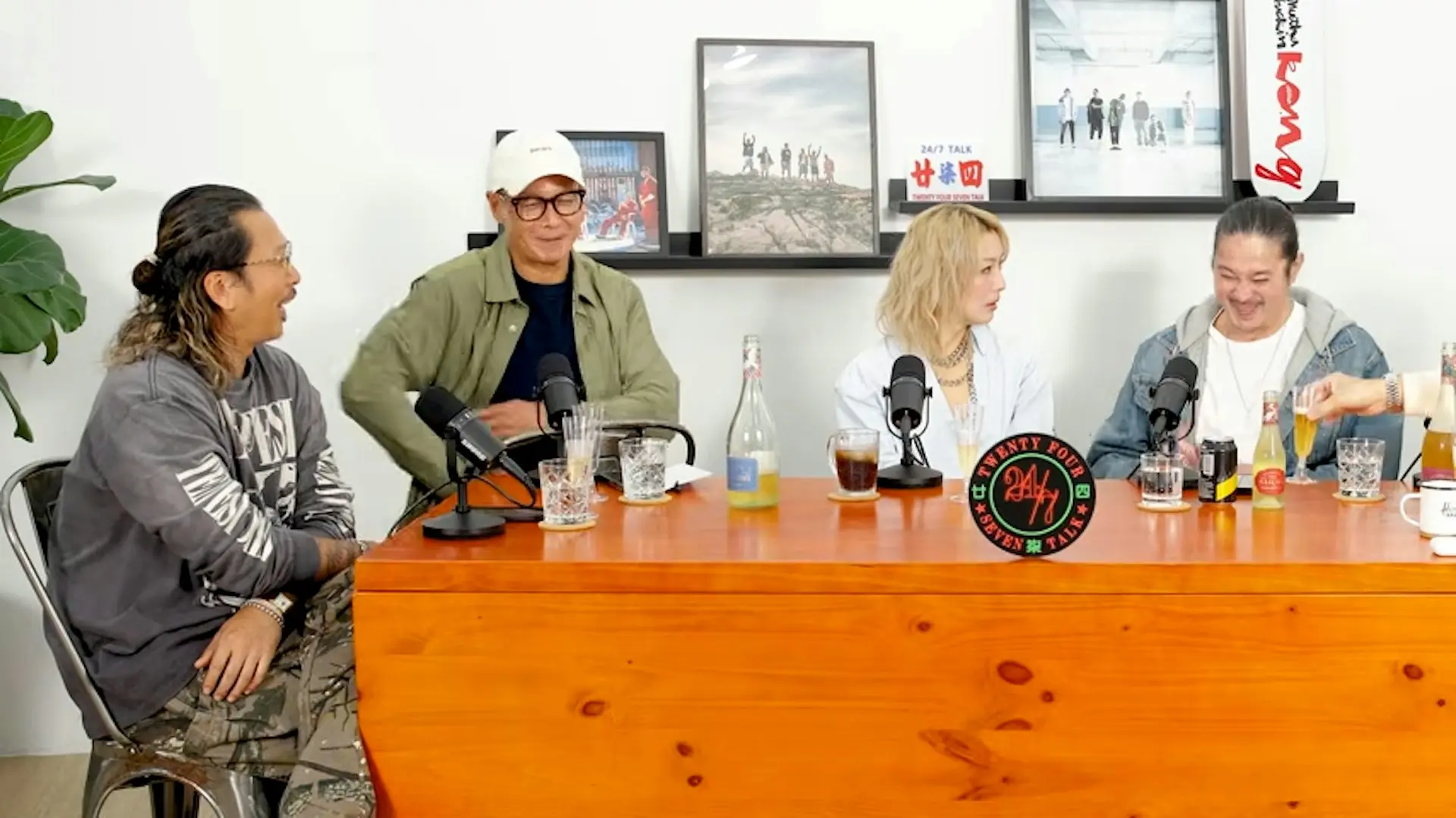 陳子聰笑著憶述，有一次造口袋突然爆開，屎尿四散，場面慘不忍睹，但即便面對如此難堪的困境，他依然選擇笑著面對：「真係好慘，但我都笑住面對。」鄭秀文聽到這段經歷後，即時驚呼「哇」一聲，直言「畫面太強烈」，臉上滿是心疼。(圖：視頻截圖)