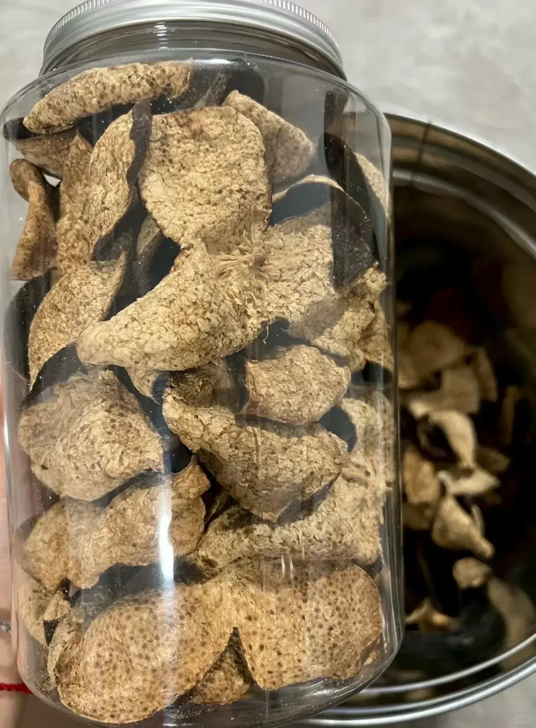 陳皮性溫味辛，具有理氣健脾、燥濕化痰的功效，現代研究也證實，它含有的揮發油能促進消化液分泌，改善胃腸蠕動，是冬天養生的天然好物。（示意圖來源：小紅書）