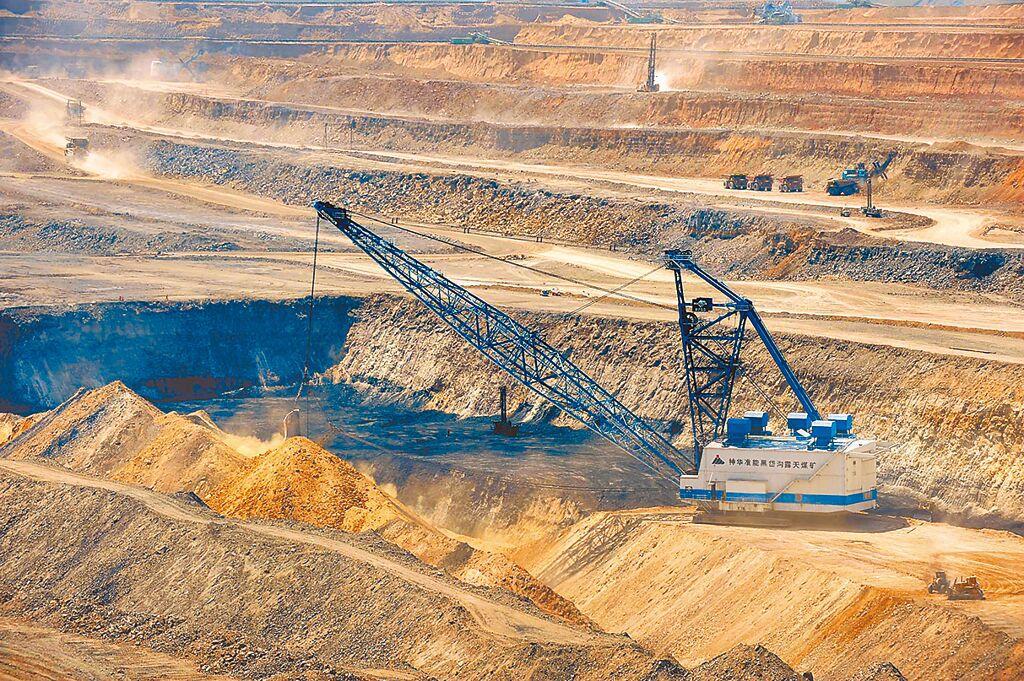 中國以禁止稀土出口反制美國關稅戰，美國想要擺脫對中國稀土的依賴，還需要十年。圖為產有稀土的內蒙古「金三角」。（新華社）
