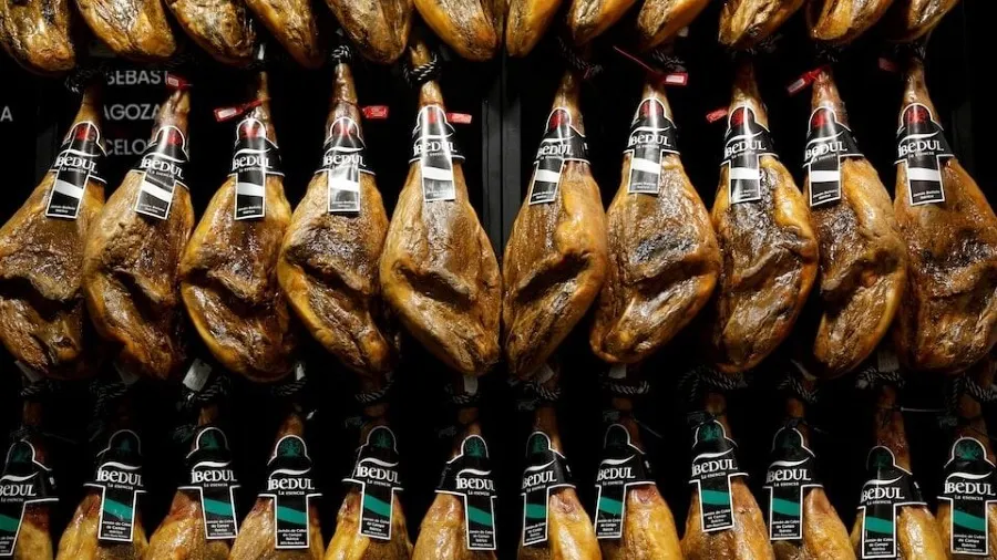 西班牙爆30年首例非洲豬瘟 1/3豬肉出口證書凍結 衝擊全球供應的封面圖片