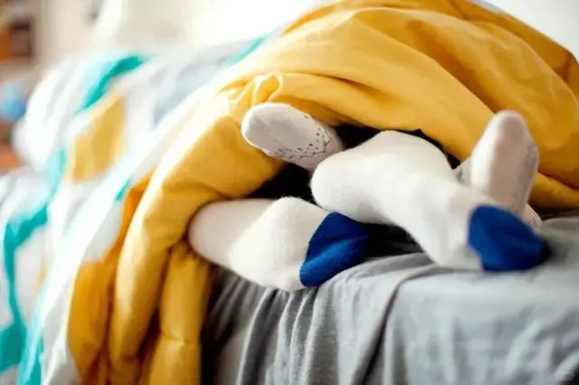 睡覺穿襪子真能引火下行？原來腳暖了，失眠和虛火都跑光！（示意圖來源：images）