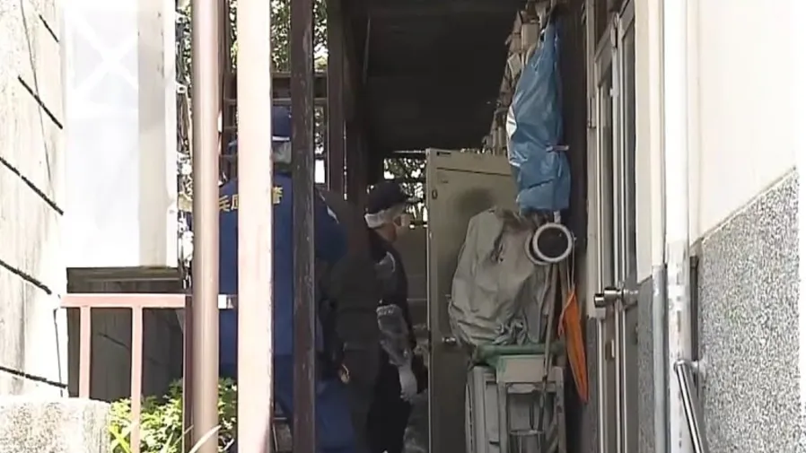 日男與雙胞胎兄長遺體同居整整一個月！屍身腐爛發臭才曝光的封面圖片