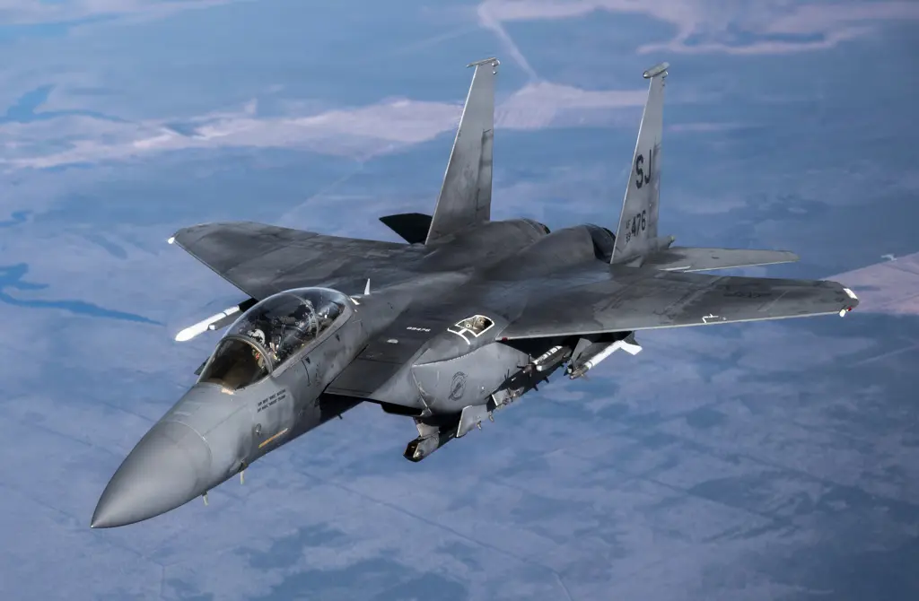 2026年1月21日，美國F-15E戰機於北卡羅萊納進行空中加油訓練。（DVIDS）