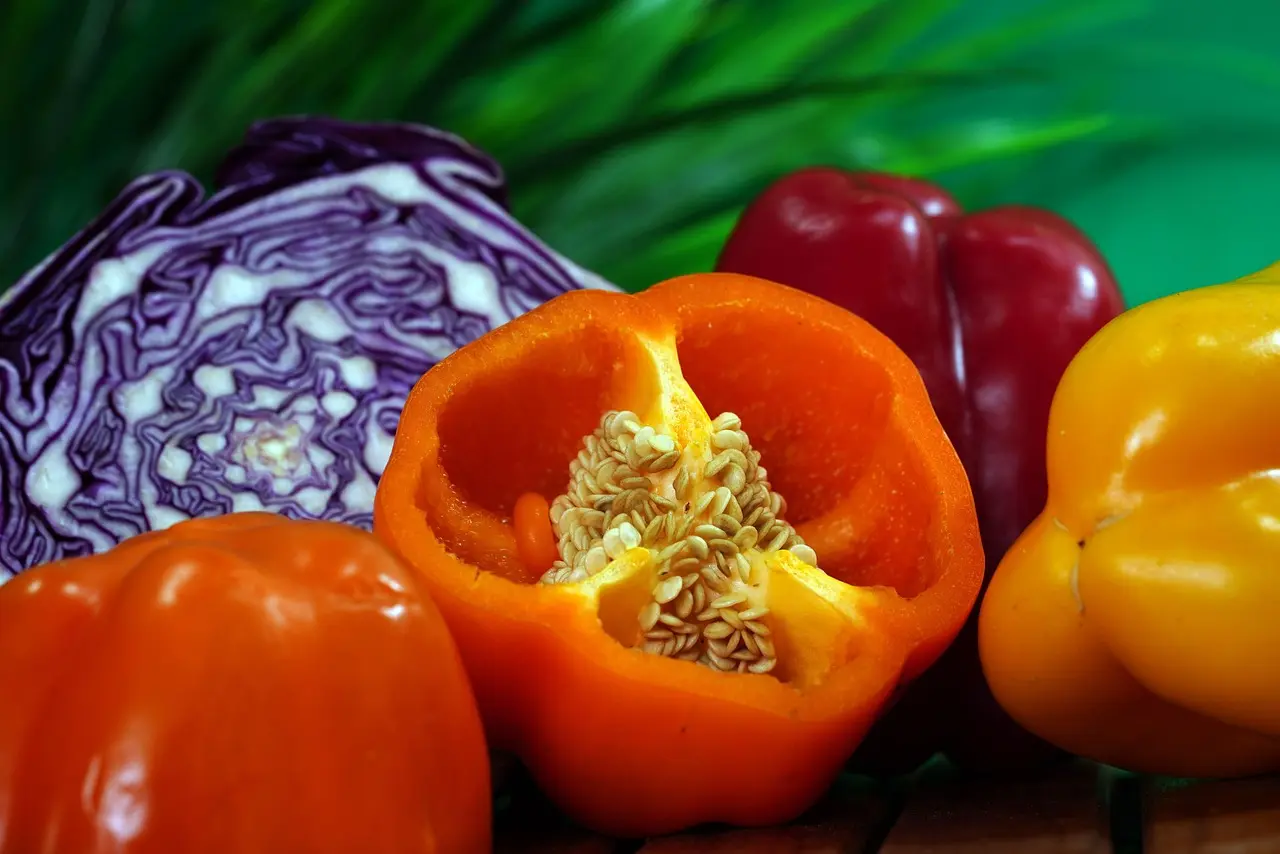 紫甘藍、彩椒等彩虹蔬果的抗氧化物，能撲滅肝內自由基。（示意圖來源：pixabay）