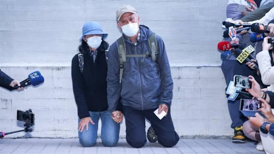 台北隨機殺人案｜嫌犯張文父母解剖現場雙膝下跪，向受害家屬及社會道歉的封面圖片