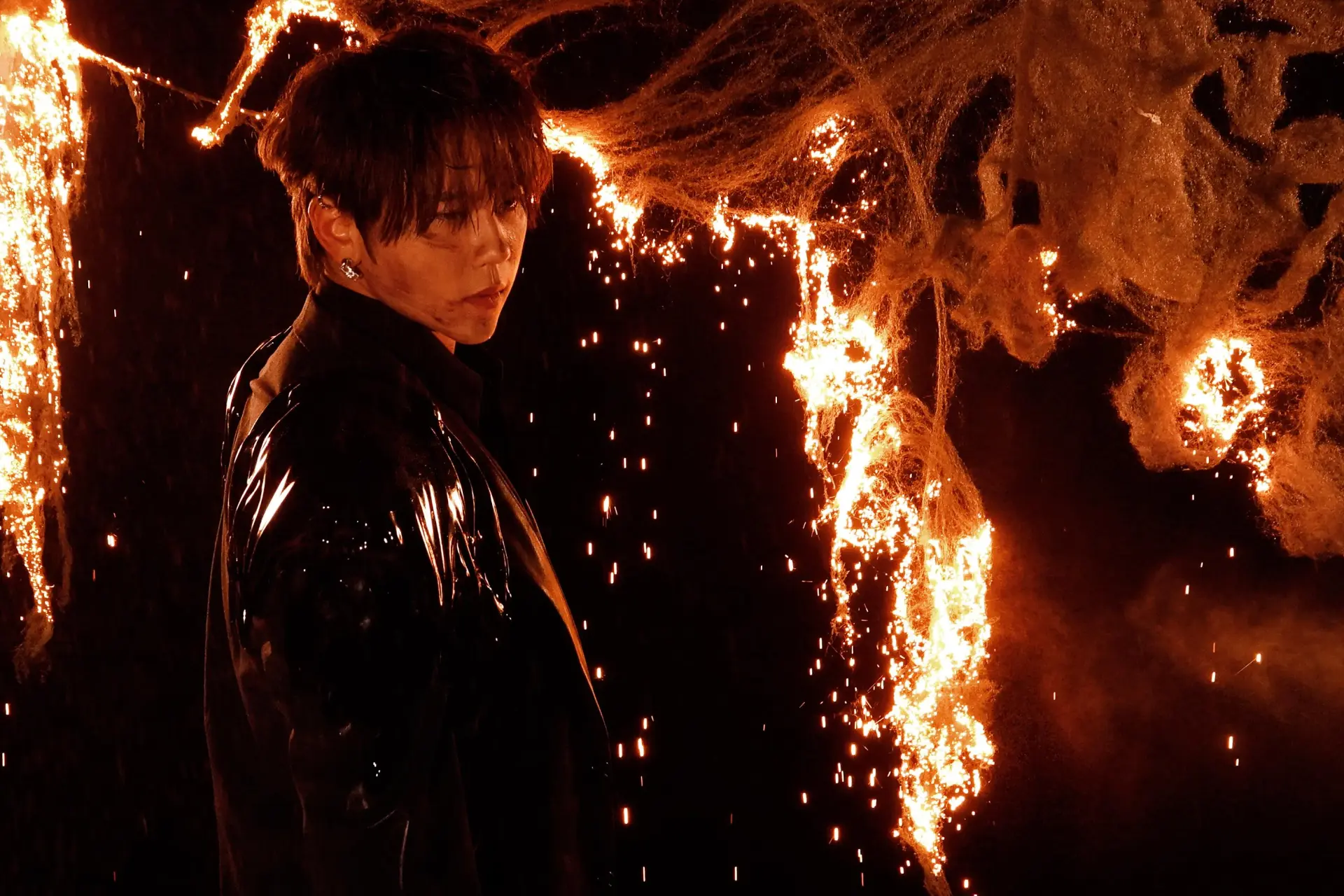 面對粉絲激烈反應,姜濤方面暫未回應,僅傳出其正全心投入演唱會準備工作。事實上,作為隊內人氣與吸金力兼具的成員,姜濤出道以來資源不斷,除演唱會及影視作品外,更成為廣告商寵兒。(圖:網絡翻攝)