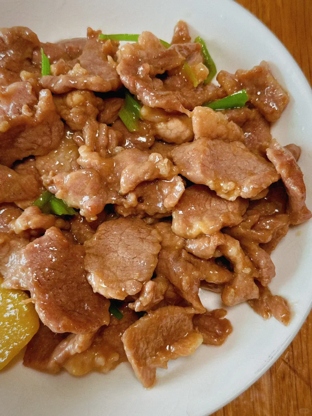 炒肉總柴？不用澱粉、不碰蛋黃，靠「水、鹽、火」三字真言就能搞定！（示意圖來源：小紅書網友）