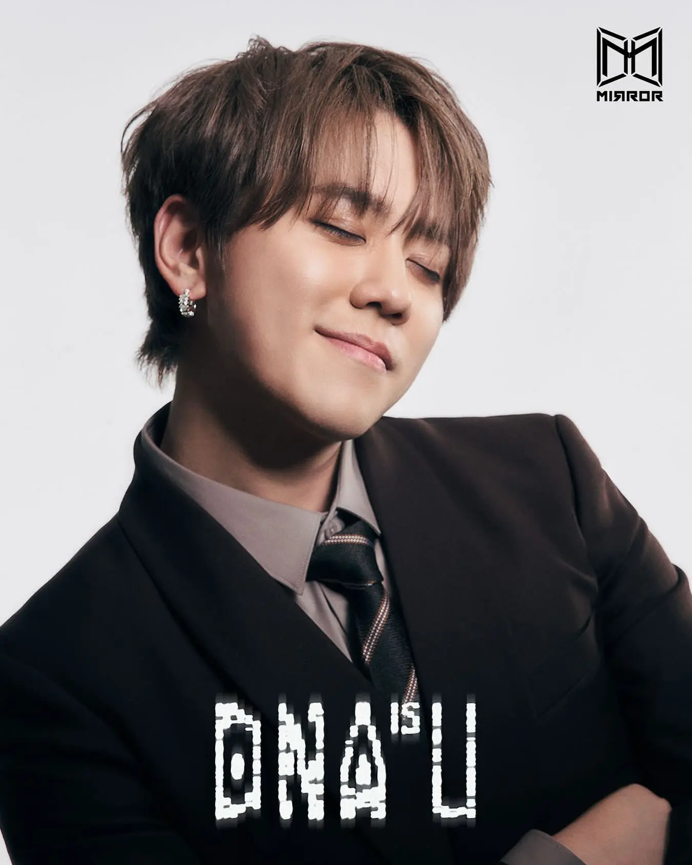 今次演唱會主題「LAVA」暗藏深意，姜濤解釋，熔岩同時具備水的流動性與火的熾熱，恰如他自身剛強與柔軟並存的性格。「不要避忌自己的某一面，這些特質才組成完整的你」，他希望透過演出傳達「共生重生」的理念。(圖：姜濤@FB)