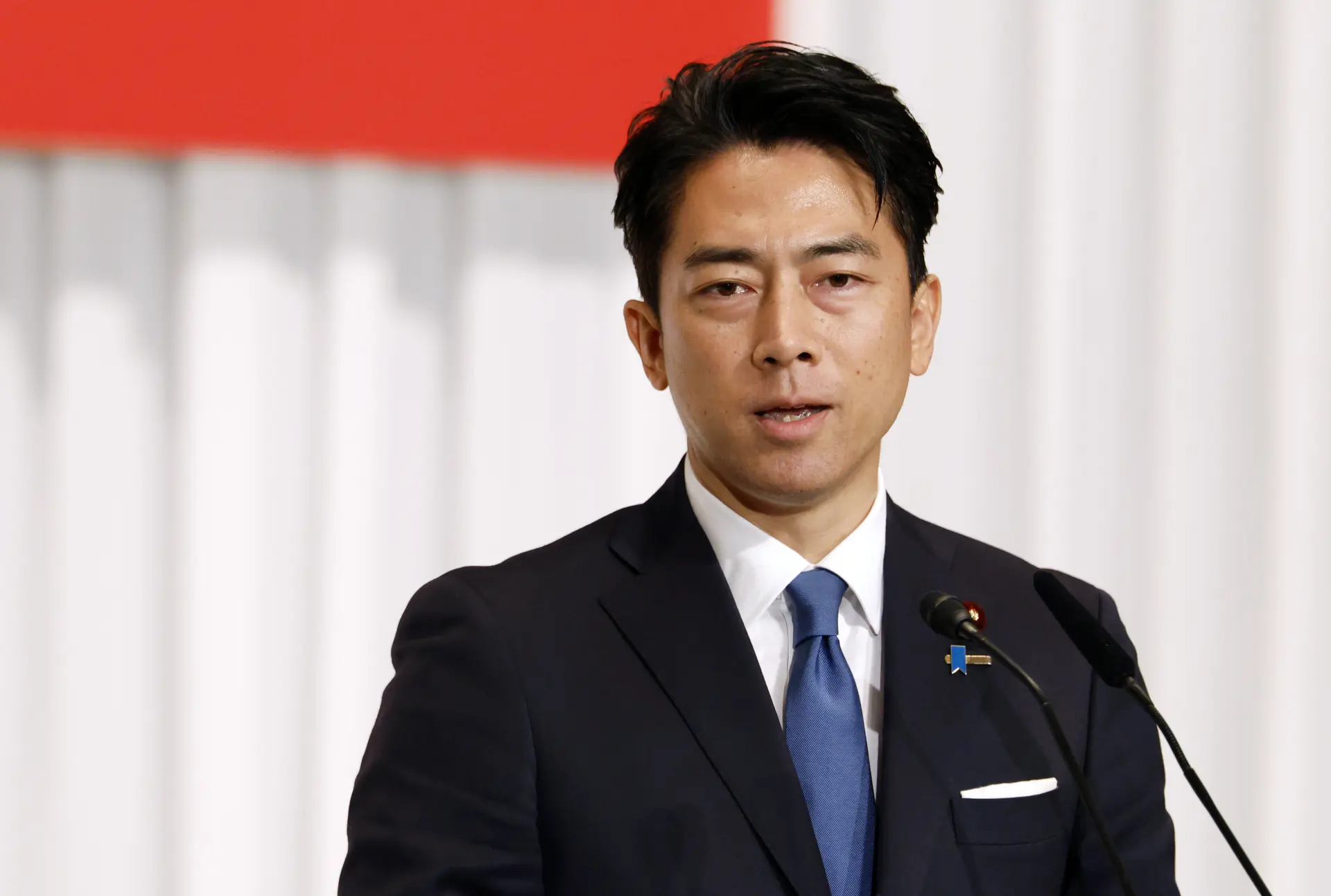 小泉進次郎在敗選後的記者會上表示，「很抱歉沒能勝選，是我能力不足」。他還提到，自己的團隊非常給力，敗選是因為自己無法阻止許多事情。(圖：新華社)