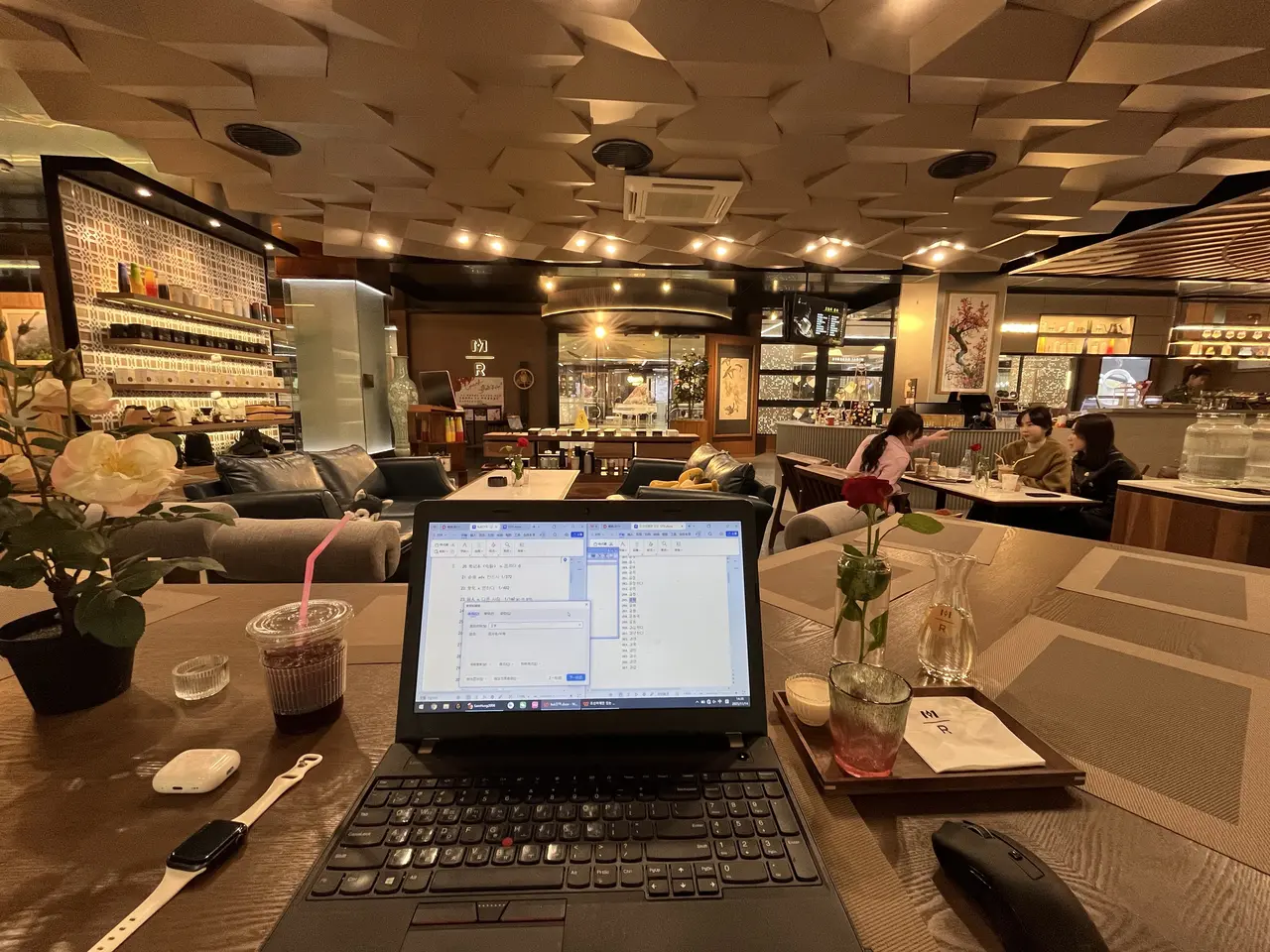 北韓也瘋Labubu？「高仿星巴克」里喝100美元咖啡才夠格兌換？（來源：JustCherry__@X）