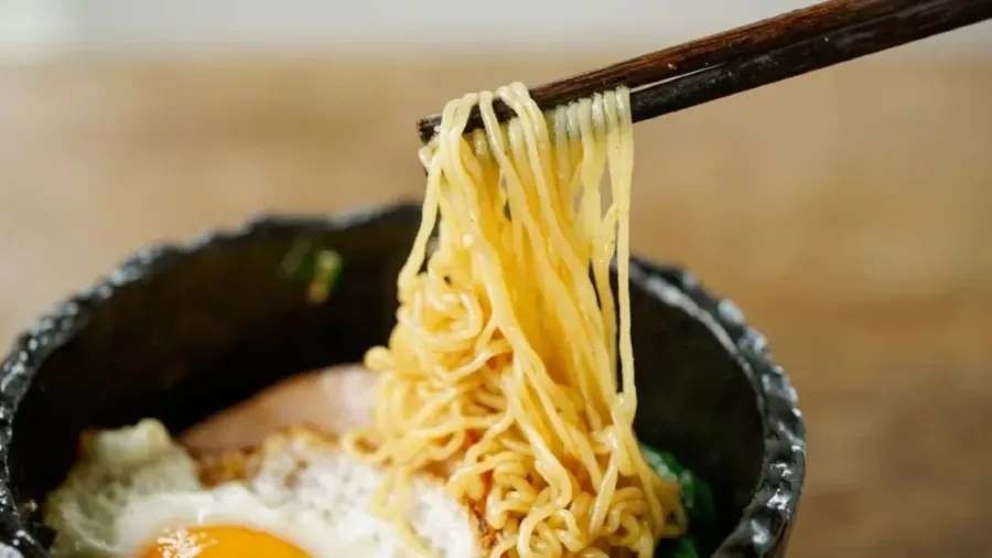 煮泡麵先加調料？3招煮出餐廳級彈牙口感的封面圖片