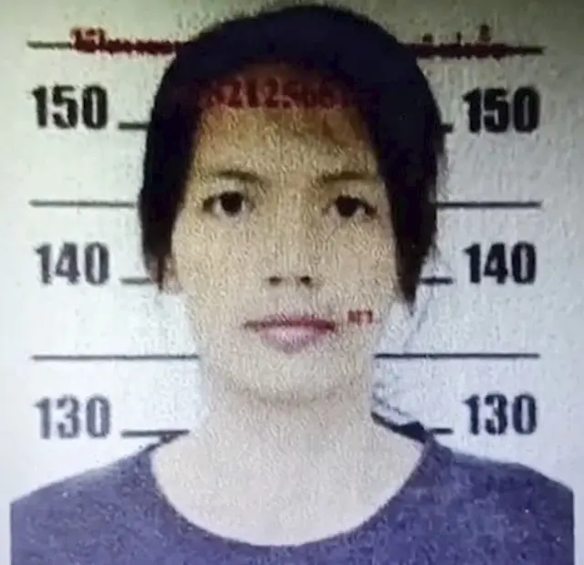 泰國猜也奔府35歲女囚潘納達（Panadda）因吸毒、竊盜被羈押，竟鑿通拘留室通風口逃脫。目擊者指其14歲兒子騎車接應，警方組小組追緝。（來源：網絡）